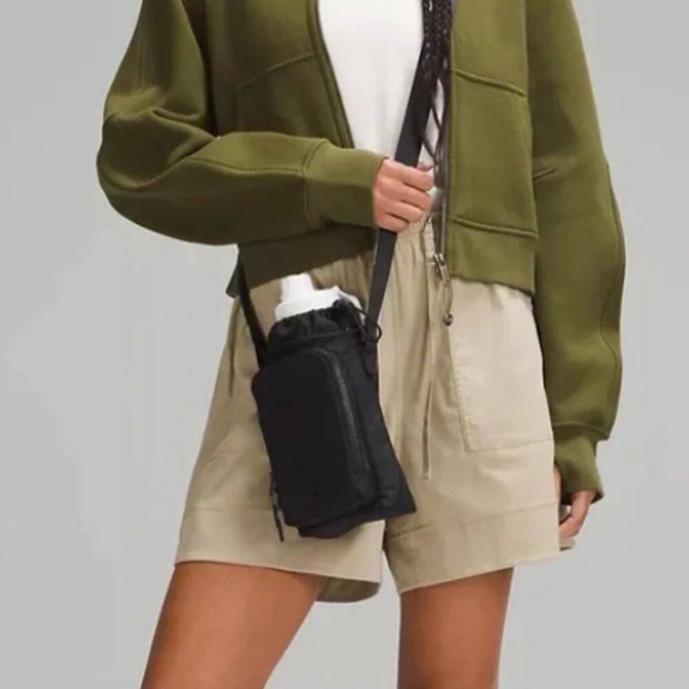 Lululemon Water Bottle Crossbody with Front Pocket 2L Black